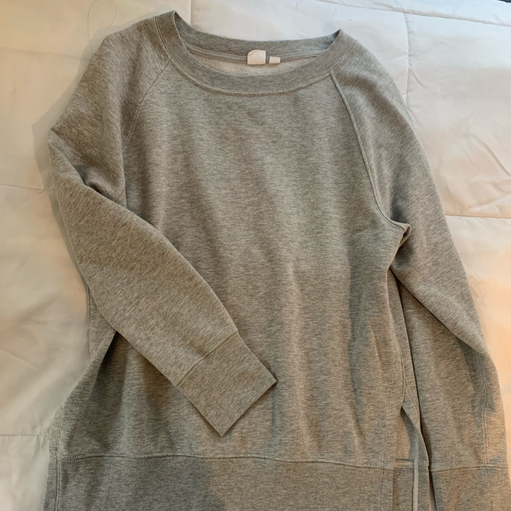 grey crewneck